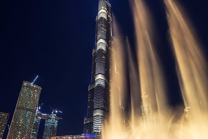 Experience breathtaking views from the 124th floor of Burj Khalifa while the world’s tallest fountain mesmerizes with its stunning displays of water and light against the Dubai skyline.
